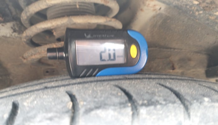 2011 Hyundai i10 MAGNA 1.2, Petrol, Manual, 1,35,556 km, tyre