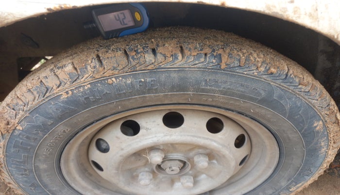 2012 Hyundai Eon ERA +, Petrol, Manual, 2,35,107 km, tyre