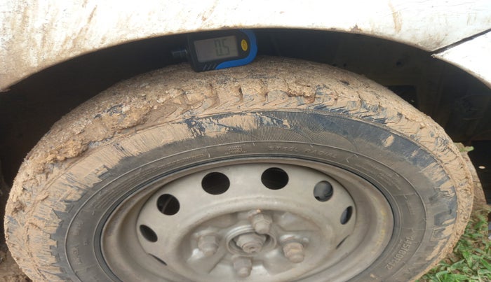2012 Hyundai Eon ERA +, Petrol, Manual, 2,35,107 km, tyre