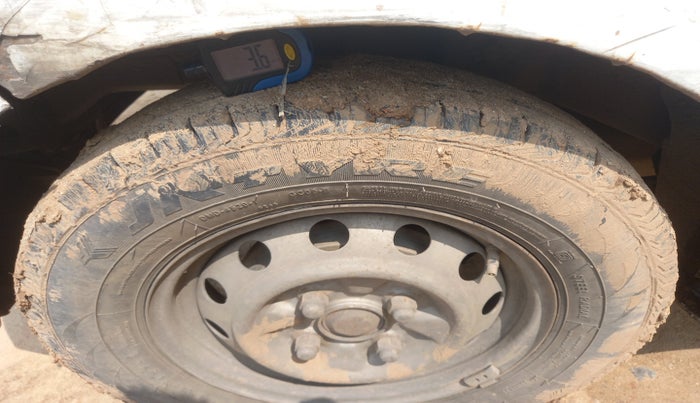 2012 Hyundai Eon ERA +, Petrol, Manual, 2,35,107 km, tyre