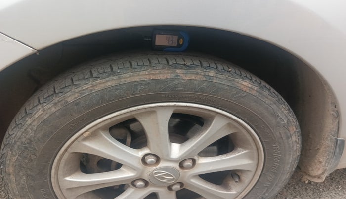 2015 Hyundai Grand i10 ASTA AT 1.2 KAPPA VTVT, Petrol, Automatic, 1,00,784 km, tyre