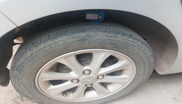 2015 Hyundai Grand i10 ASTA AT 1.2 KAPPA VTVT, Petrol, Automatic, 1,00,784 km, tyre