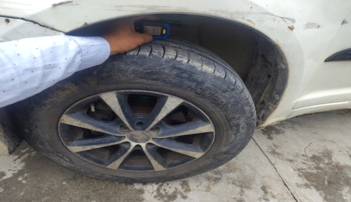 2010 Maruti Swift Dzire LXI, Petrol, Manual, 66,983 km, tyre