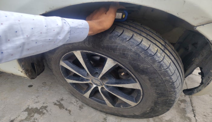 2010 Maruti Swift Dzire LXI, Petrol, Manual, 66,983 km, tyre