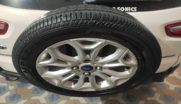 2014 Ford Ecosport TITANIUM 1.5L DIESEL, Diesel, Manual, 1,23,524 km, tyre