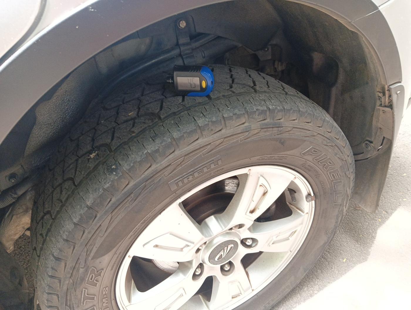 2012 Mahindra XUV500 W6, Diesel, Manual, 1,05,060 km, tyre