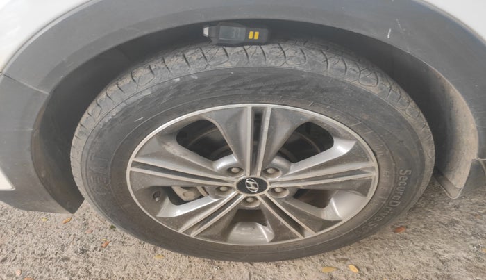 2017 Hyundai Creta SX PLUS AT 1.6 DIESEL, Diesel, Automatic, 1,88,557 km, tyre