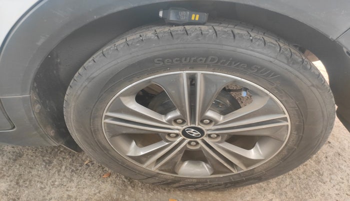 2017 Hyundai Creta SX PLUS AT 1.6 DIESEL, Diesel, Automatic, 1,88,557 km, tyre