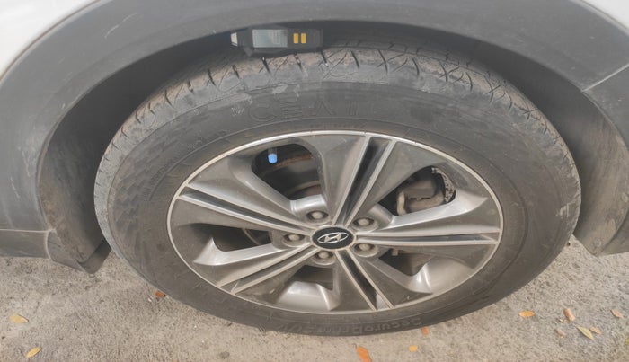 2017 Hyundai Creta SX PLUS AT 1.6 DIESEL, Diesel, Automatic, 1,88,557 km, tyre