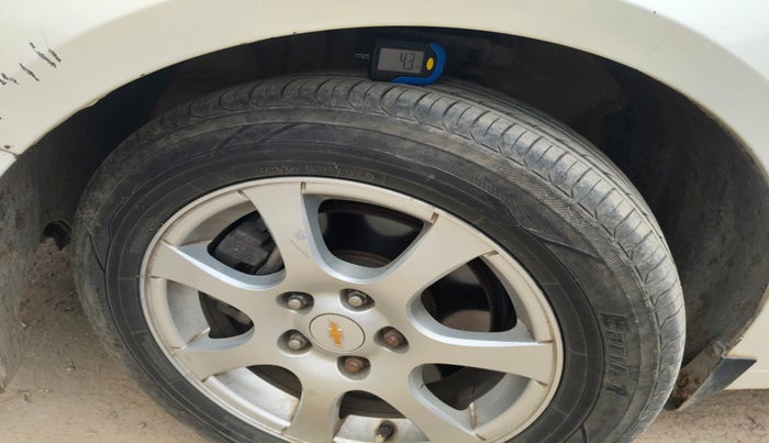 2010 Chevrolet Cruze LT, Diesel, Manual, 1,04,320 km, tyre