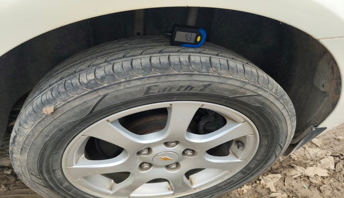 2010 Chevrolet Cruze LT, Diesel, Manual, 1,04,320 km, tyre