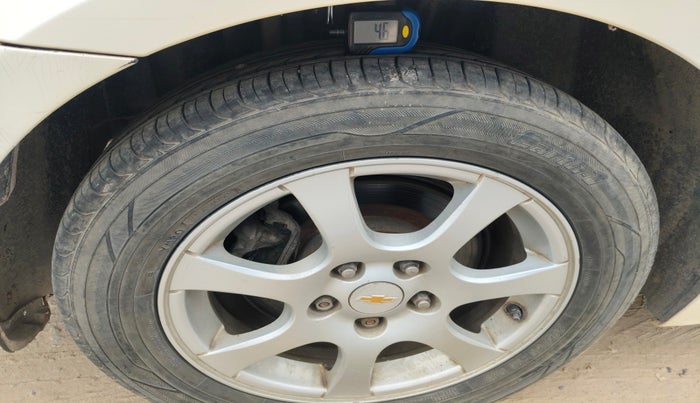 2010 Chevrolet Cruze LT, Diesel, Manual, 1,04,320 km, tyre