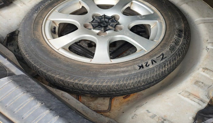 2010 Chevrolet Cruze LT, Diesel, Manual, 1,04,320 km, tyre