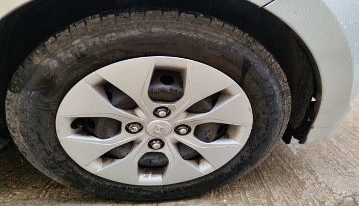 2017 Hyundai Xcent BASE 1.1, Diesel, Manual, 1,36,719 km, tyre