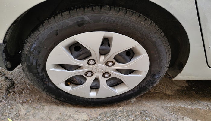 2017 Hyundai Xcent BASE 1.1, Diesel, Manual, 1,36,719 km, tyre