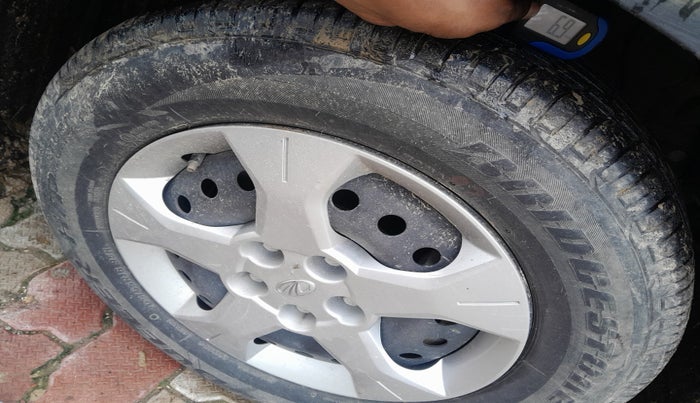 2022 Mahindra XUV300 W6 1.2 PETROL, Petrol, Manual, 26,142 km, tyre