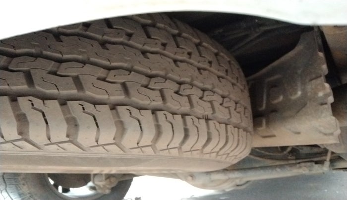 2017 Ford Endeavour TITANIUM 3.2 4X4 AT, Diesel, Automatic, 2,07,000 km, tyre