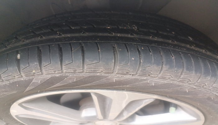 2018 Hyundai Verna 1.6 VTVT SX O, Petrol, Manual, 1,75,976 km, tyre