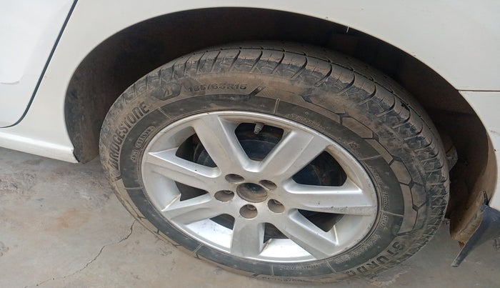 2011 Volkswagen Vento HIGHLINE DIESEL 1.6, Diesel, Manual, 1,52,778 km, tyre