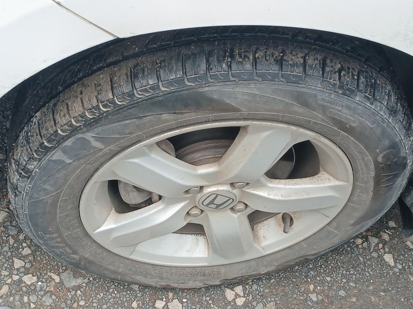 2013 Honda City 1.5L I-VTEC S MT, Petrol, Manual, 1,40,780 km, tyre