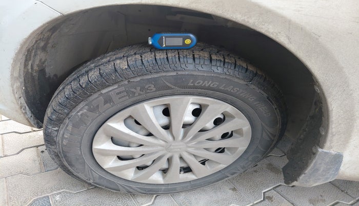 2017 Maruti Dzire LDI, Diesel, Manual, 54,431 km, tyre