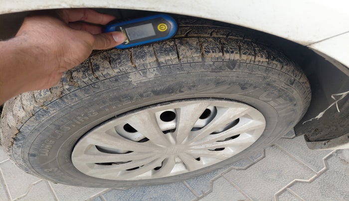 2017 Maruti Dzire LDI, Diesel, Manual, 54,431 km, tyre