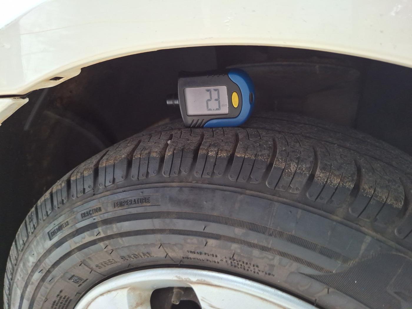 2019 Mahindra E VERITO C2, Electric, Automatic, 50,000 km, tyre
