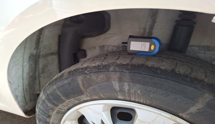 2019 Mahindra E VERITO C2, Electric, Automatic, 49,102 km, tyre