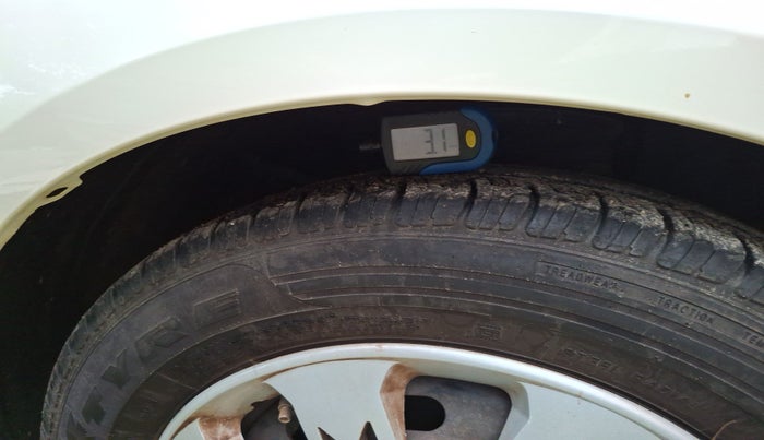 2019 Mahindra E VERITO C2, Electric, Automatic, 49,102 km, tyre