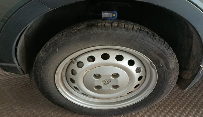 2023 Tata NEXON XE PETROL, Petrol, Manual, 890 km, tyre