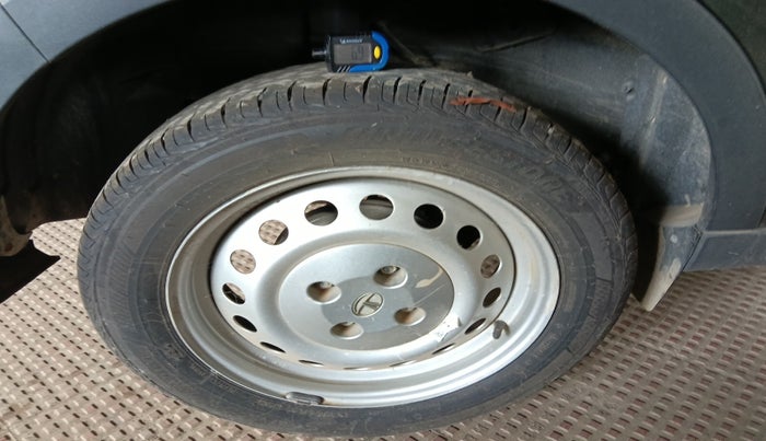 2023 Tata NEXON XE PETROL, Petrol, Manual, 890 km, tyre