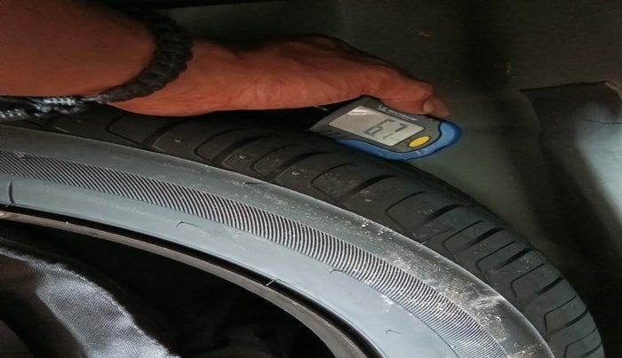 2023 Tata NEXON XE PETROL, Petrol, Manual, 890 km, tyre