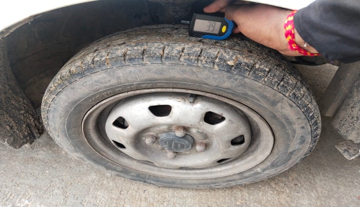 2013 Maruti Wagon R 1.0 LXI, Petrol, Manual, 37,000 km, tyre