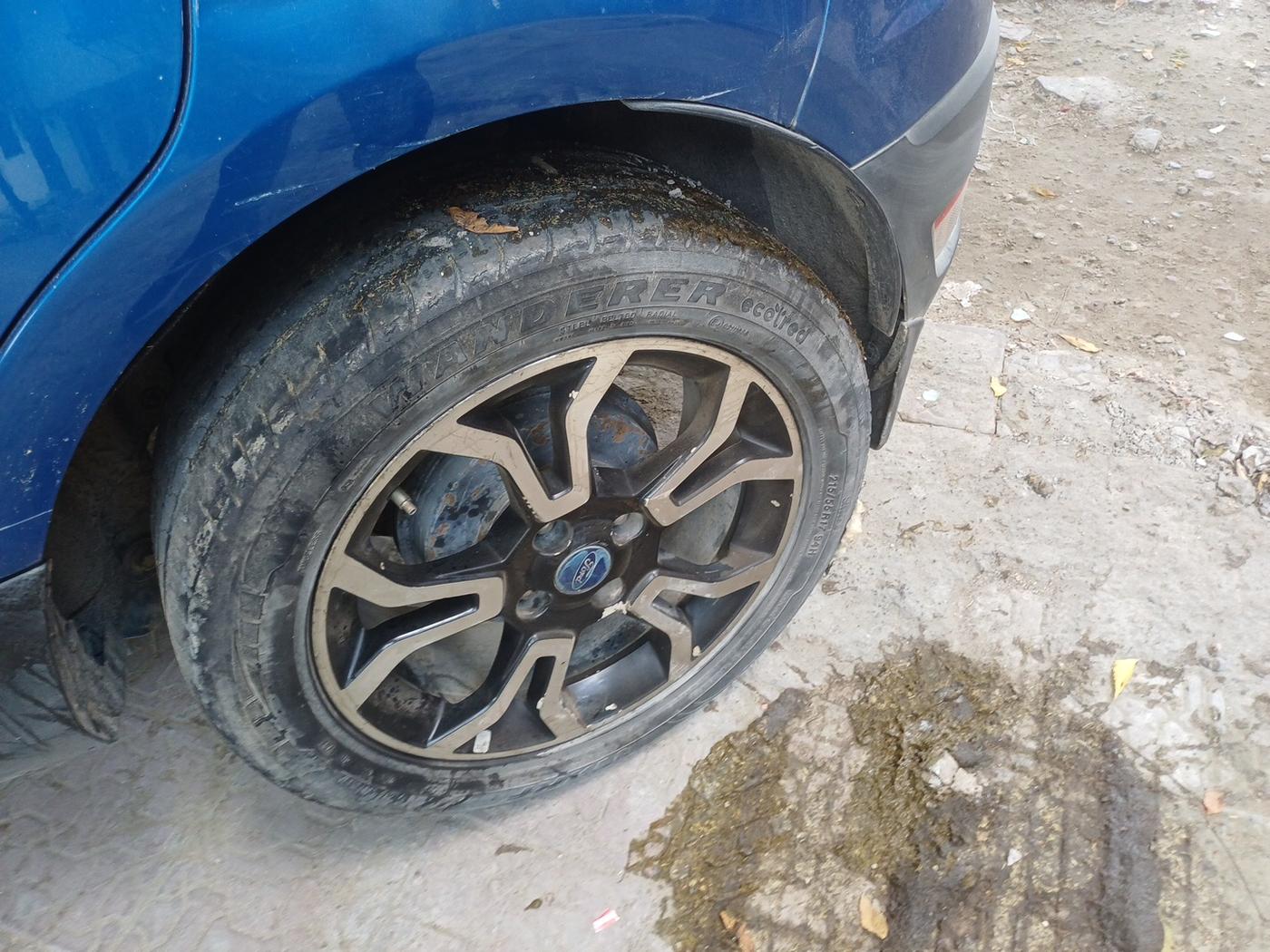 2018 Ford Ecosport TITANIUM 1.5L SIGNATURE EDITION (SUNROOF) DIESEL, Diesel, Manual, 2,14,022 km, tyre