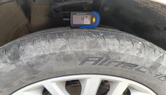 2022 Maruti Dzire ZXI CNG, Petrol, Manual, 33,397 km, tyre