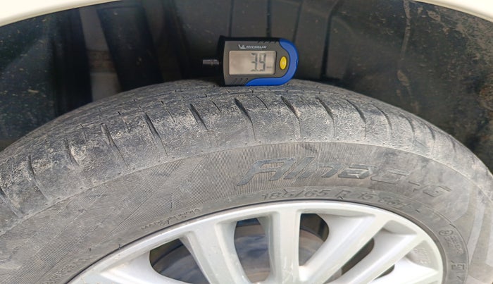 2022 Maruti Dzire ZXI CNG, Petrol, Manual, 33,397 km, tyre