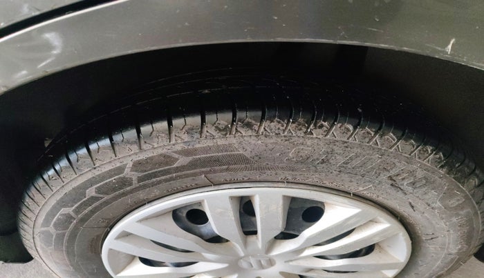 2017 Maruti Dzire VXI, Petrol, Manual, 79,081 km, tyre