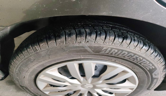 2017 Maruti Dzire VXI, Petrol, Manual, 79,081 km, tyre