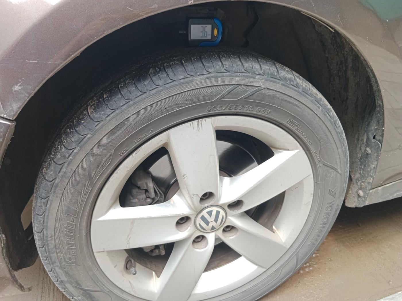 2012 Volkswagen Jetta TRENDLINE TDI, Diesel, Manual, 1,59,474 km, tyre