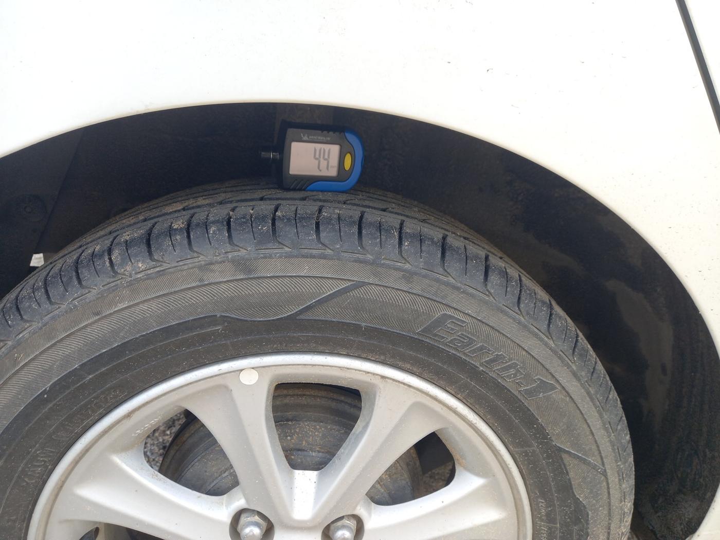 2014 Hyundai Grand i10 ASTA AT 1.2 KAPPA VTVT, Petrol, Automatic, 3,50,000 km, tyre