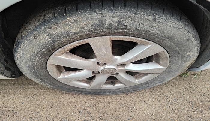 2013 Nissan Sunny XV DIESEL, Diesel, Manual, 1,19,599 km, tyre