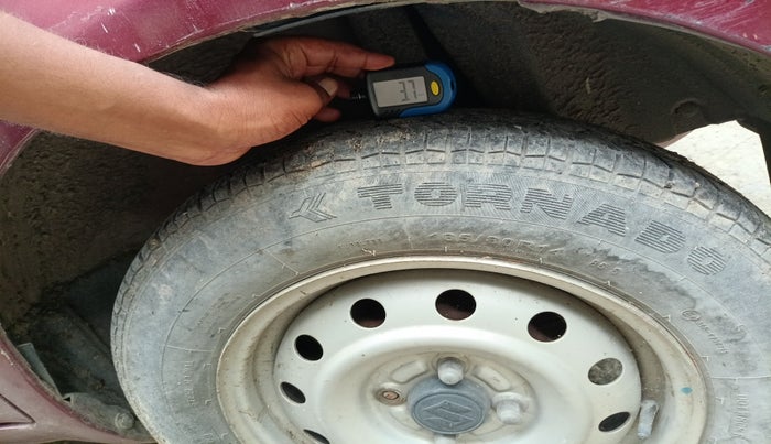 2010 Maruti Ritz LXI, Petrol, Manual, 1,00,000 km, tyre