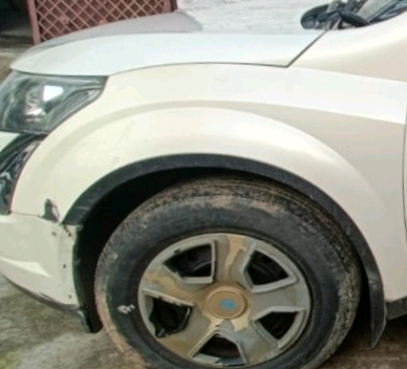 2015 Mahindra XUV500 W6, Diesel, Manual, 1,91,665 km, tyre