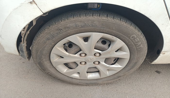 2015 Hyundai Grand i10 SPORTZ 1.1 CRDI, Diesel, Manual, 1,39,240 km, tyre