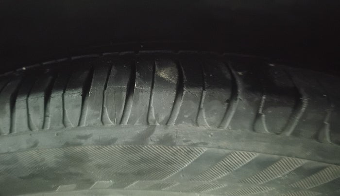 2014 Hyundai Xcent S 1.1 CRDI (O), Diesel, Manual, 1,52,797 km, tyre