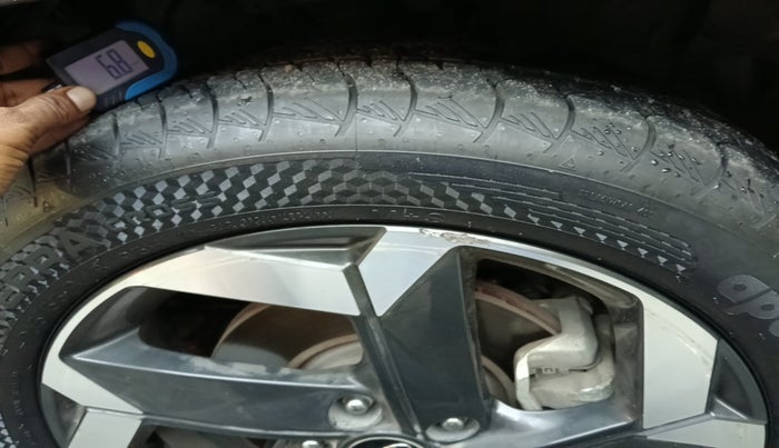 2022 Hyundai ALCAZAR 1.5 SIGNATURE (O) AT 6STR, Diesel, Automatic, 1,05,904 km, tyre