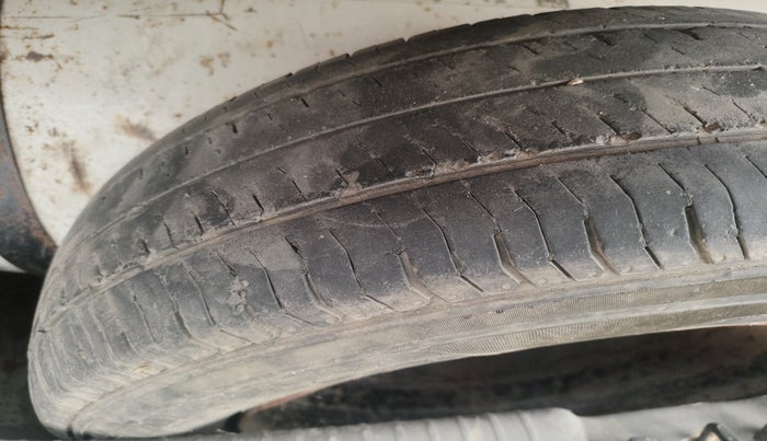 2010 Hyundai i10 ERA 1.1, Petrol, Manual, 1,53,251 km, tyre