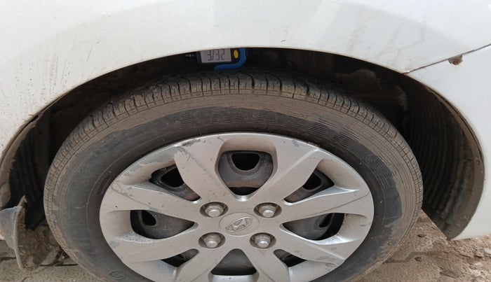 2017 Hyundai Eon MAGNA+ SE, Petrol, Manual, 76,741 km, tyre