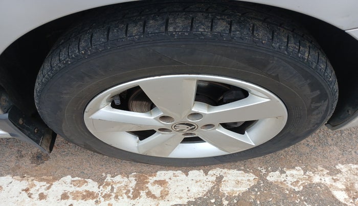 2015 Skoda Rapid 1.5 TDI CR ELEGANCE AT, Diesel, Automatic, 1,42,052 km, tyre
