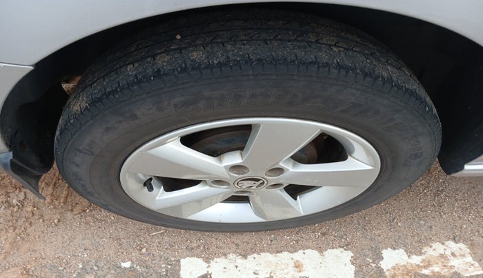 2015 Skoda Rapid 1.5 TDI CR ELEGANCE AT, Diesel, Automatic, 1,42,052 km, tyre
